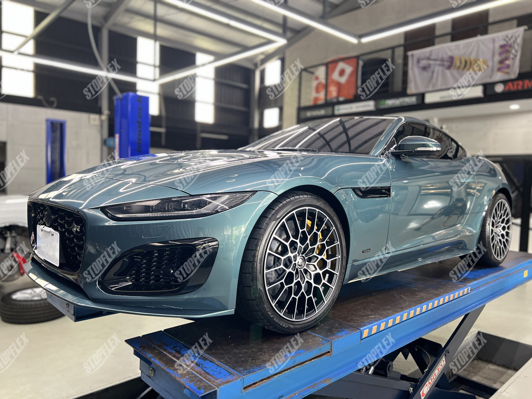 ジャガー F-TYPE (R75) Brembo & カーボンセラミックブレーキアップグレード | STOPFLEX – StopFlex