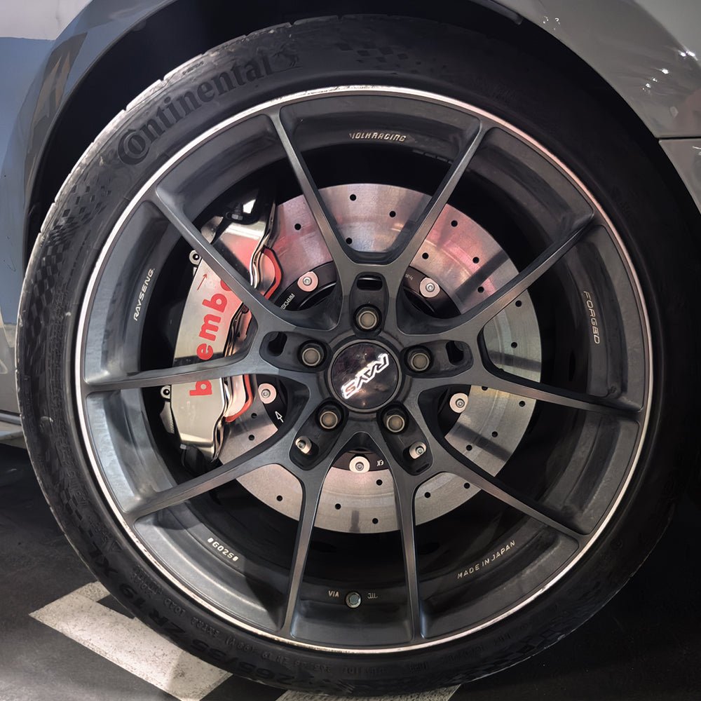 STOPFLEX carbon ceramic rotor installed on ​​Audi S4 front wheel with a Brembo R6 brake caliper.